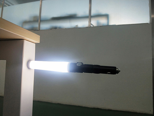 O lúmen alto impermeável de Zoomable conduziu a escala de iluminação magnética da base 150m da lanterna elétrica